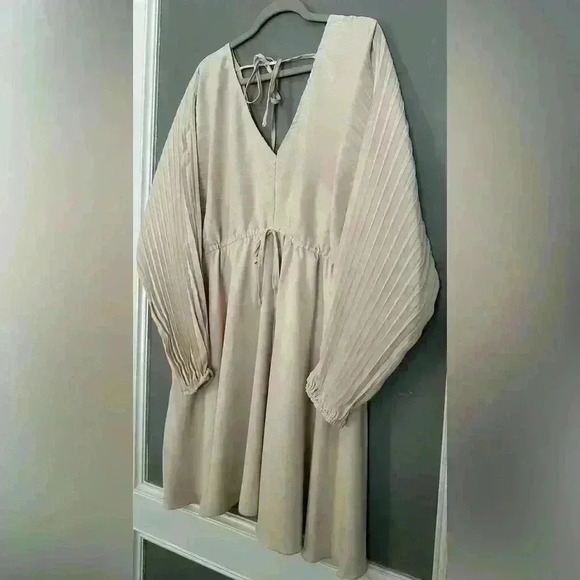 Boohoo Batwing Pleated Skater Dress (310) - Picture 6 of 10